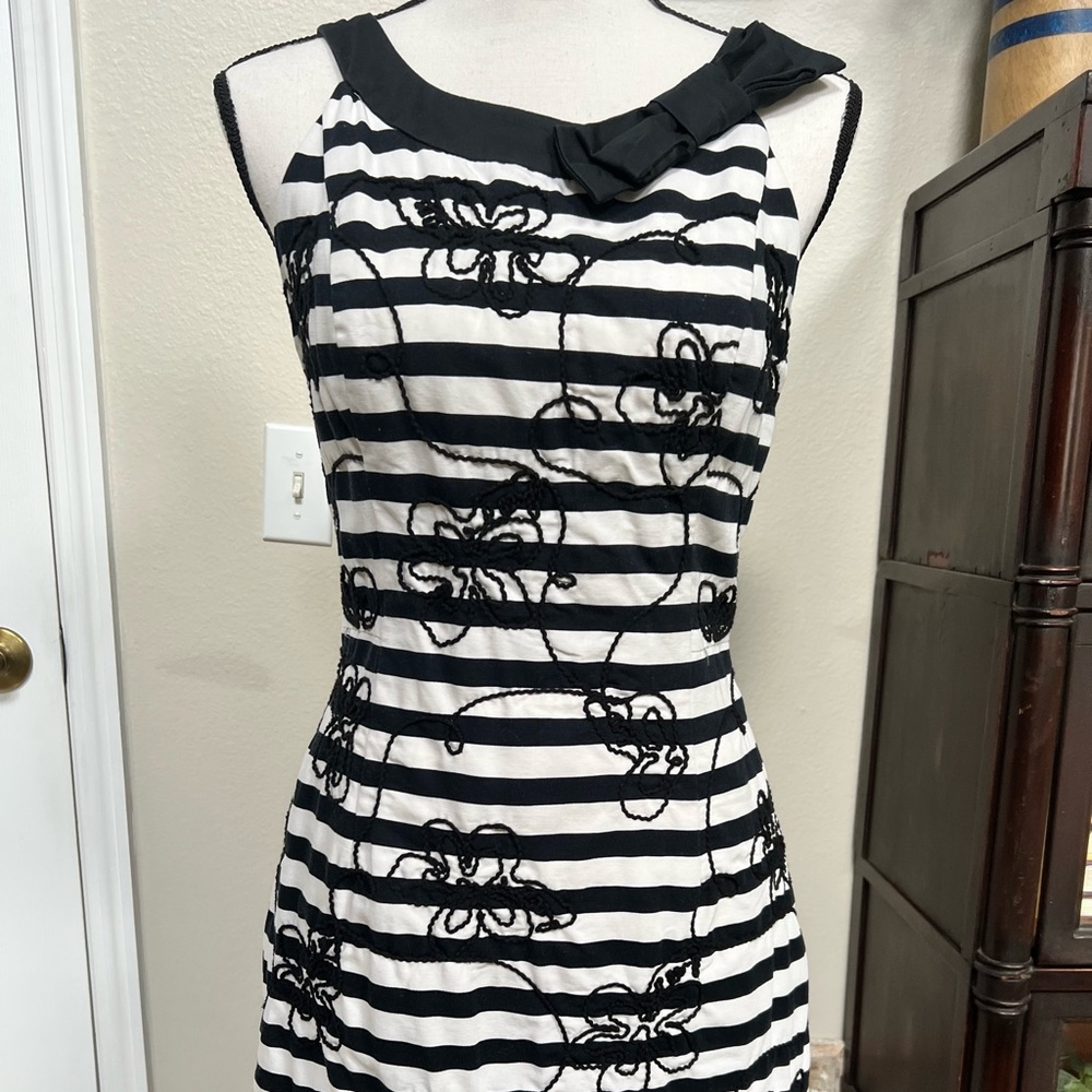 Beautiful embroidered Lilly Pulitzer dress